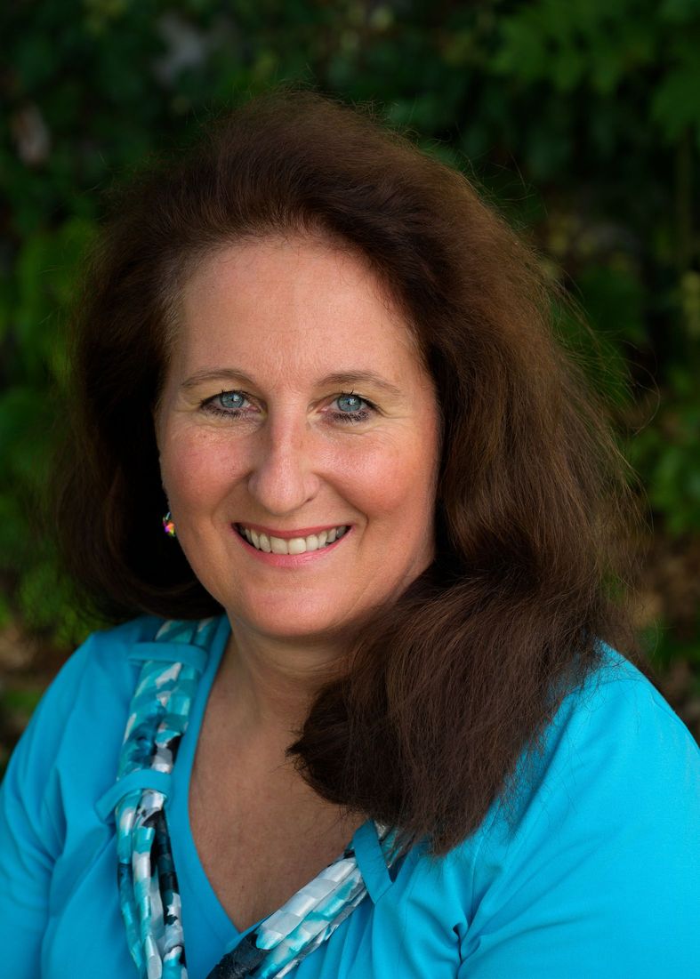 Mgr. Lenka Dědečková